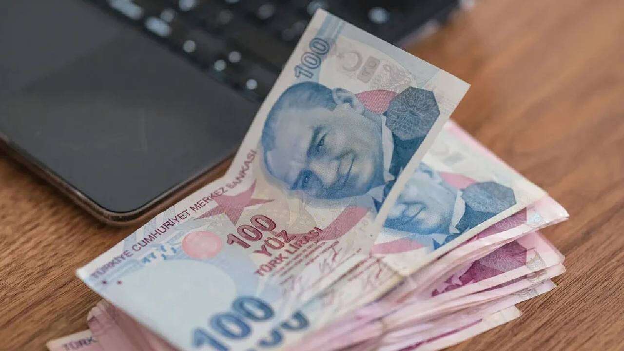 2000–2008 arası sigortalılar dikkat: SGK Uzmanı Özgür Erdursun kademeli emeklilik için o tarihi işaret etti! 13